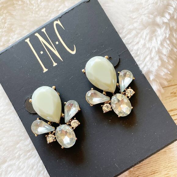 INC Large Cluster Rhinestone Stud Earrings Silver Tone Light Green Clear New - Picture 1 of 7